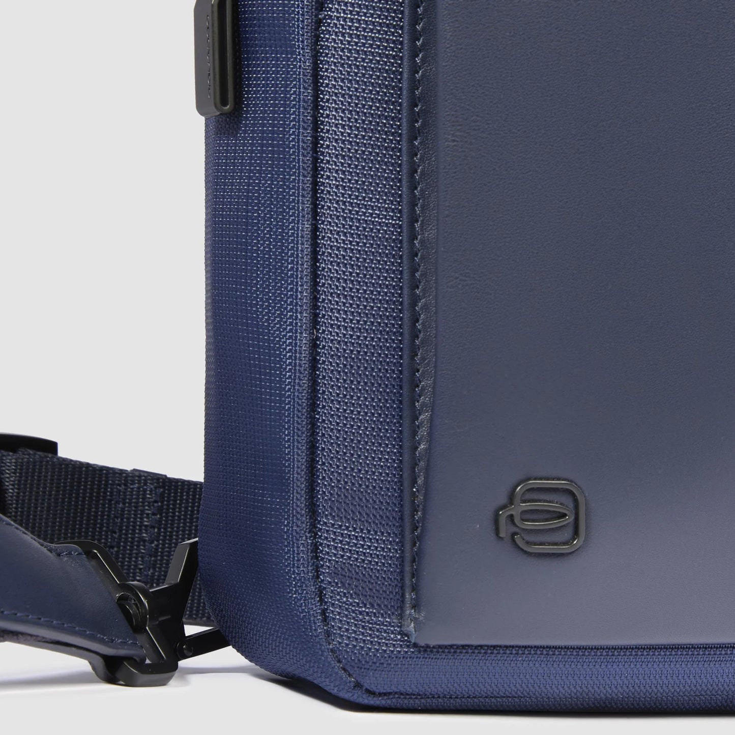 PIQUADRO - Borsello Porta Ipad Mini Tessuto Riciclato Blu